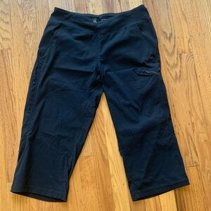 Mountain Hardwear Dynama capris - LIKE NEW